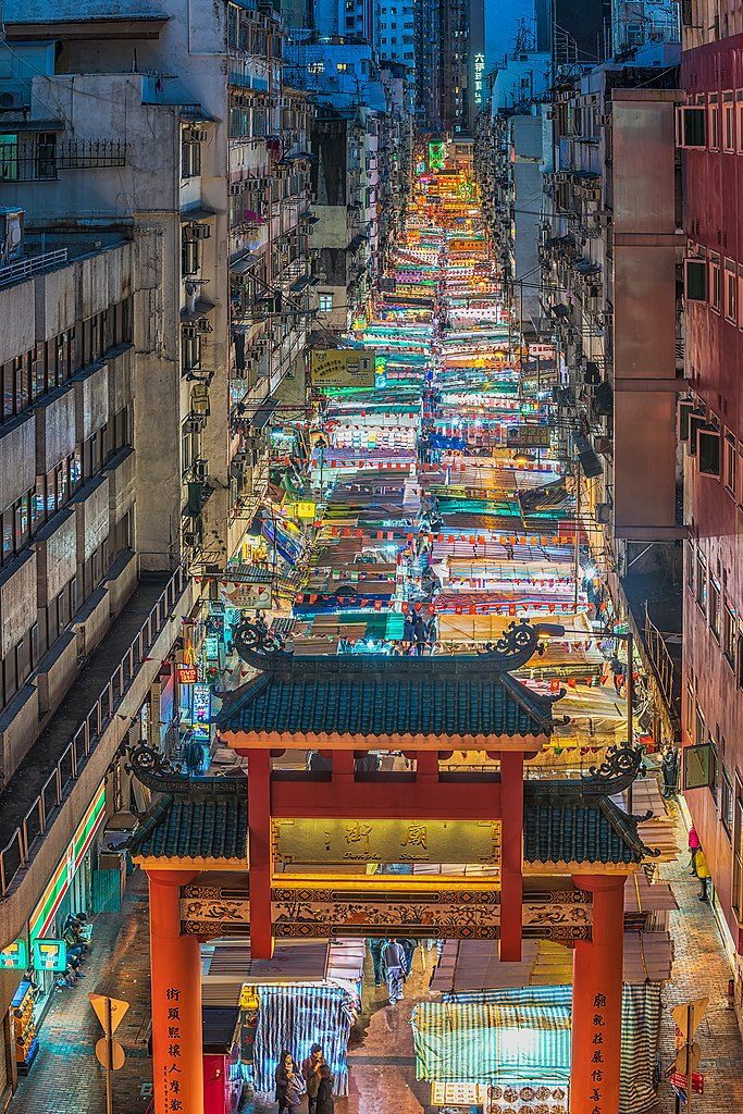 Jestli chcete vidět pořádnou tržnici, zaleťte si do Hong Kongu. Temple Street Night Market, Hong Kong Steven Wei under the Creative Commons CC0 1.0 Universal Public Domain Dedication. 